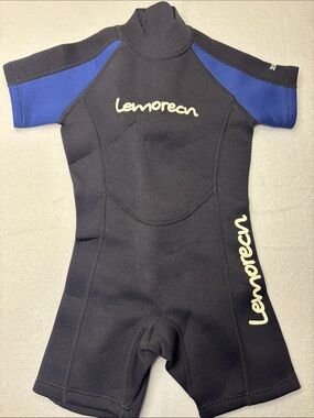 Kids Short Sleeve Rashguard Suit in Black with Blue Panels